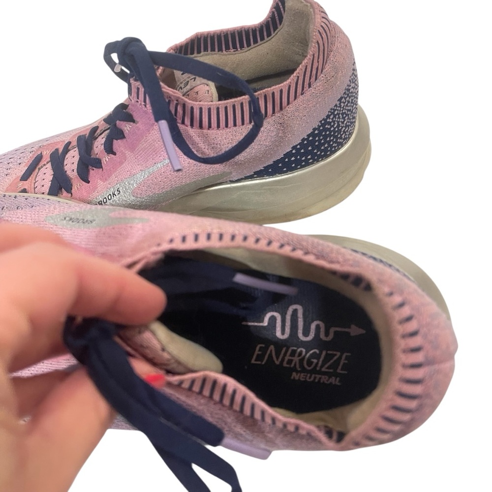 Brooks Levitate 2 Women's Gradient Pink and Navy Athletic Shoes - Picture 2 of 7
